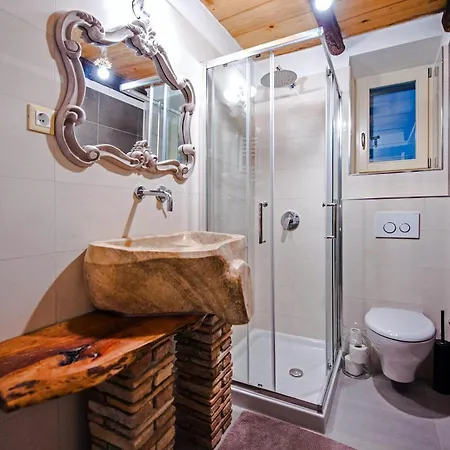 Tomani Holiday home