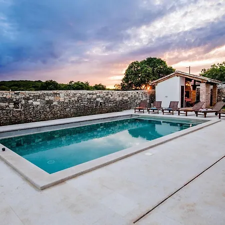 Holiday home Tomani