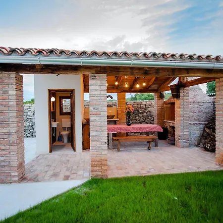 Tomani Holiday home *