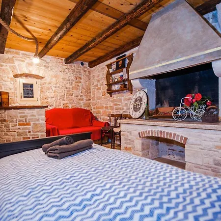 Semesterbostad Tomani *