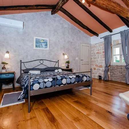 Tomani Holiday home